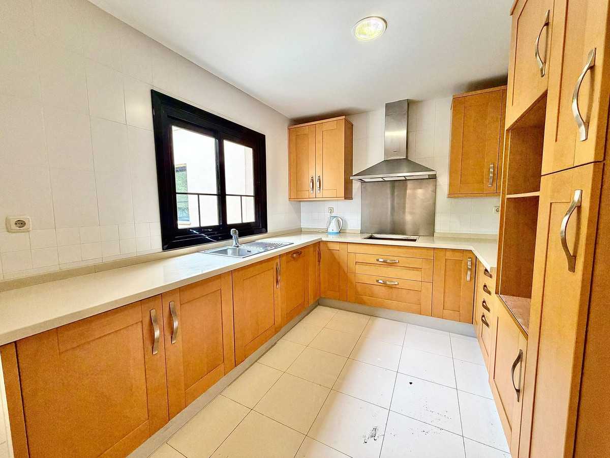 4 Bed Apartment for sale in Puerto Banús Costa Del Sol, Málaga, Spain