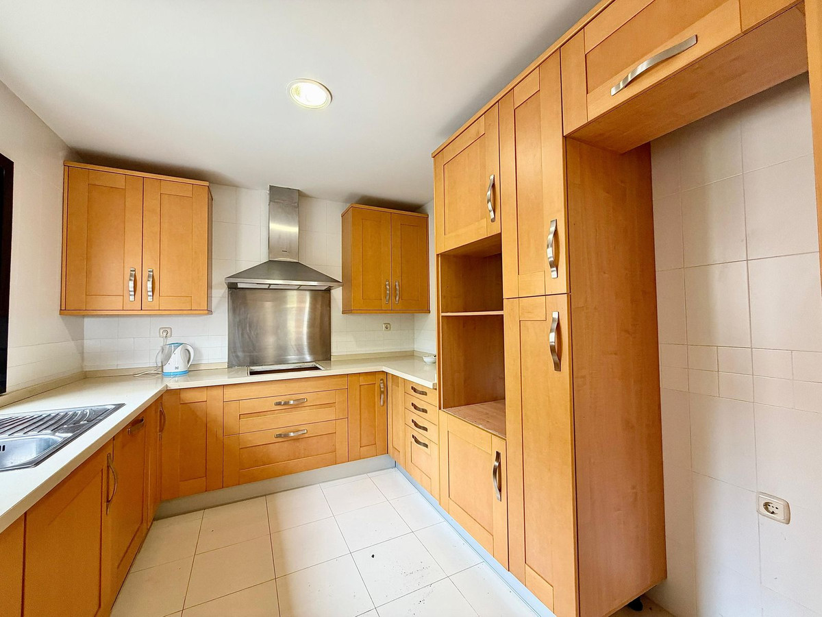 4 Bed Apartment for sale in Puerto Banús Costa Del Sol, Málaga, Spain