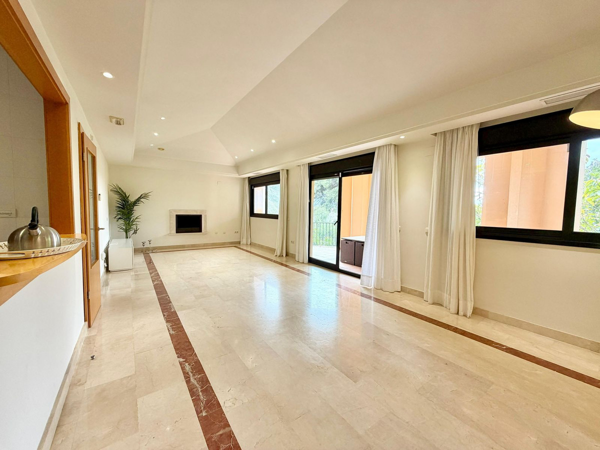 4 Bed Apartment for sale in Puerto Banús Costa Del Sol, Málaga, Spain