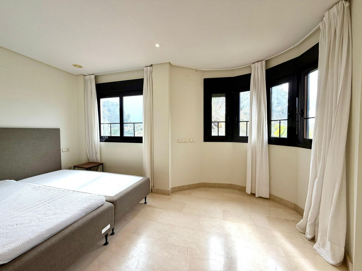 4 Bed Apartment for sale in Puerto Banús Costa Del Sol, Málaga, Spain
