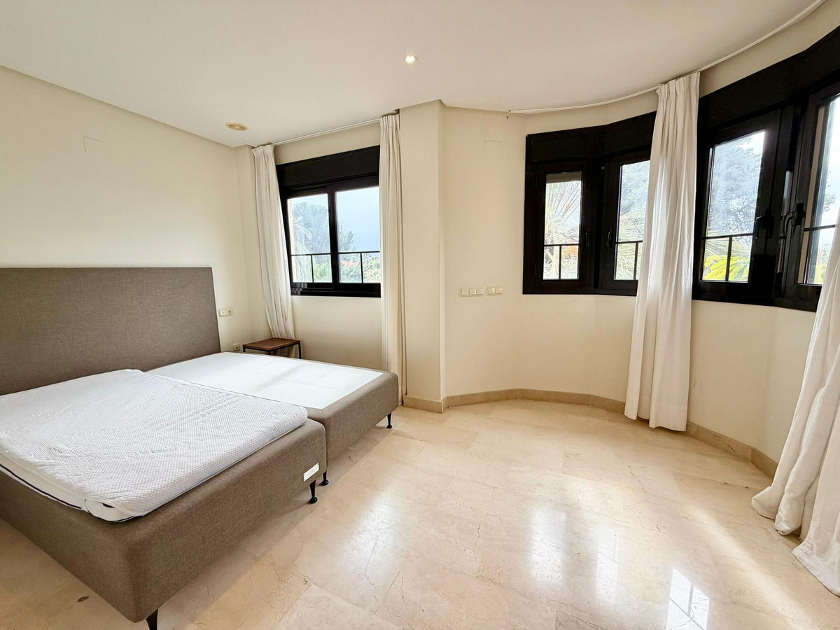 4 Bed Apartment for sale in Puerto Banús Costa Del Sol, Málaga, Spain