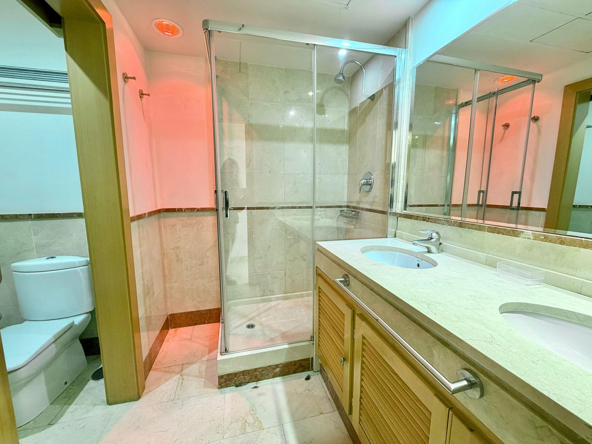 4 Bed Apartment for sale in Puerto Banús Costa Del Sol, Málaga, Spain