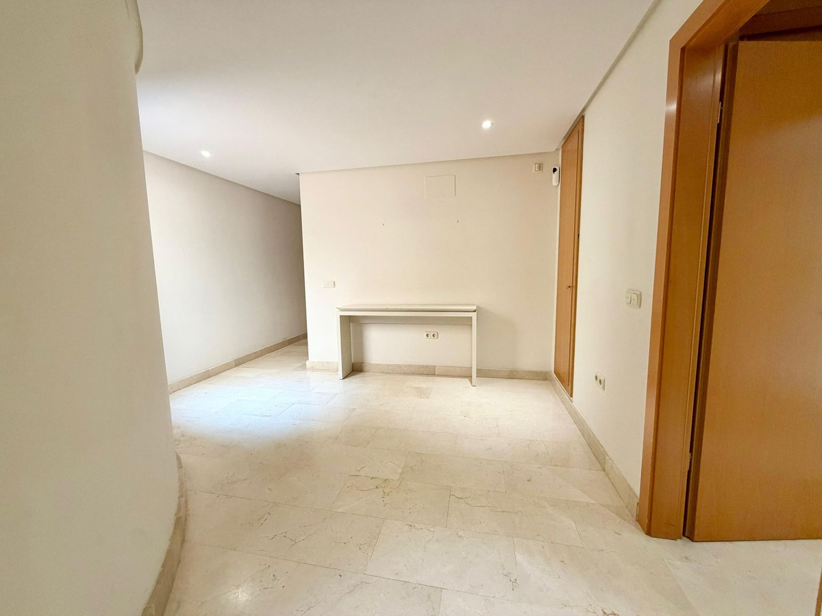 4 Bed Apartment for sale in Puerto Banús Costa Del Sol, Málaga, Spain