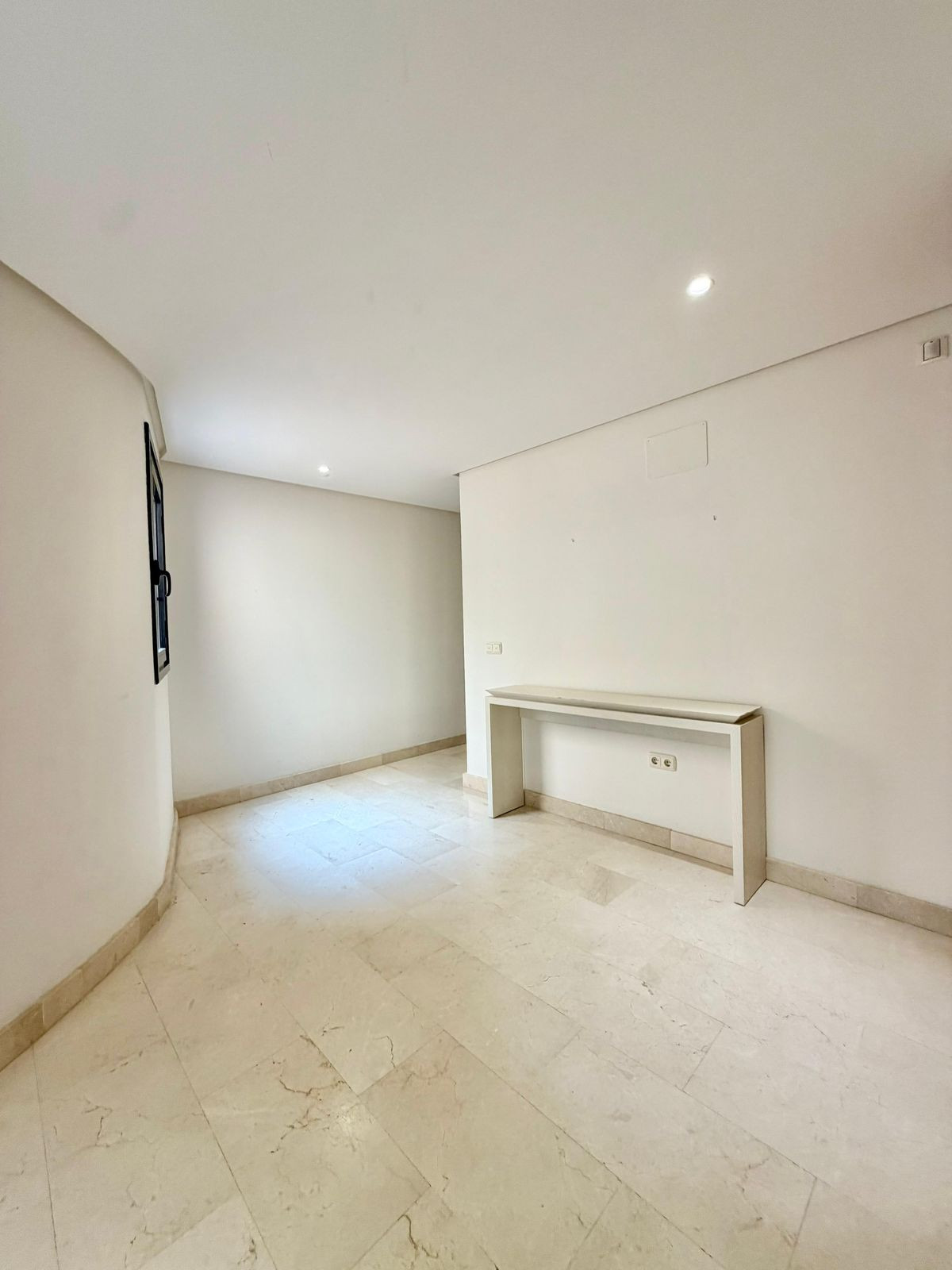 4 Bed Apartment for sale in Puerto Banús Costa Del Sol, Málaga, Spain