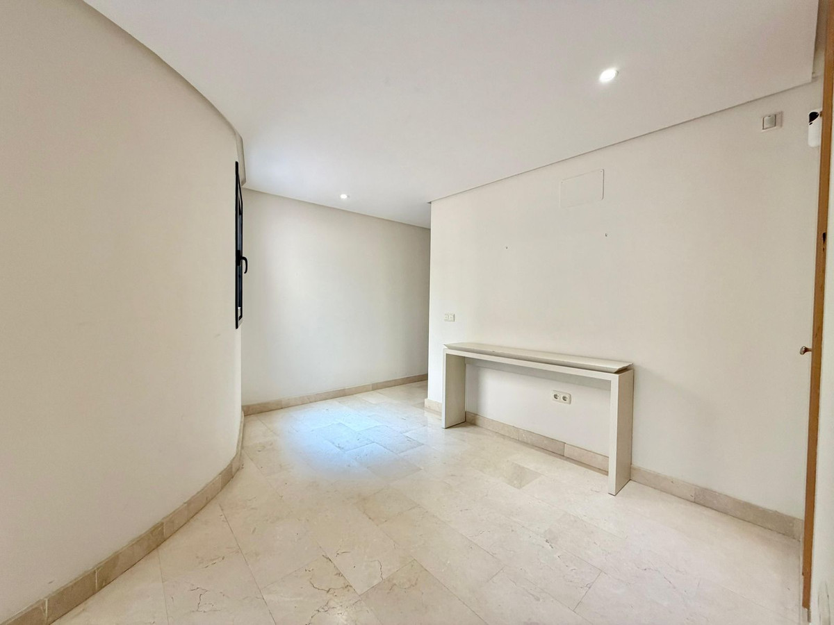 4 Bed Apartment for sale in Puerto Banús Costa Del Sol, Málaga, Spain
