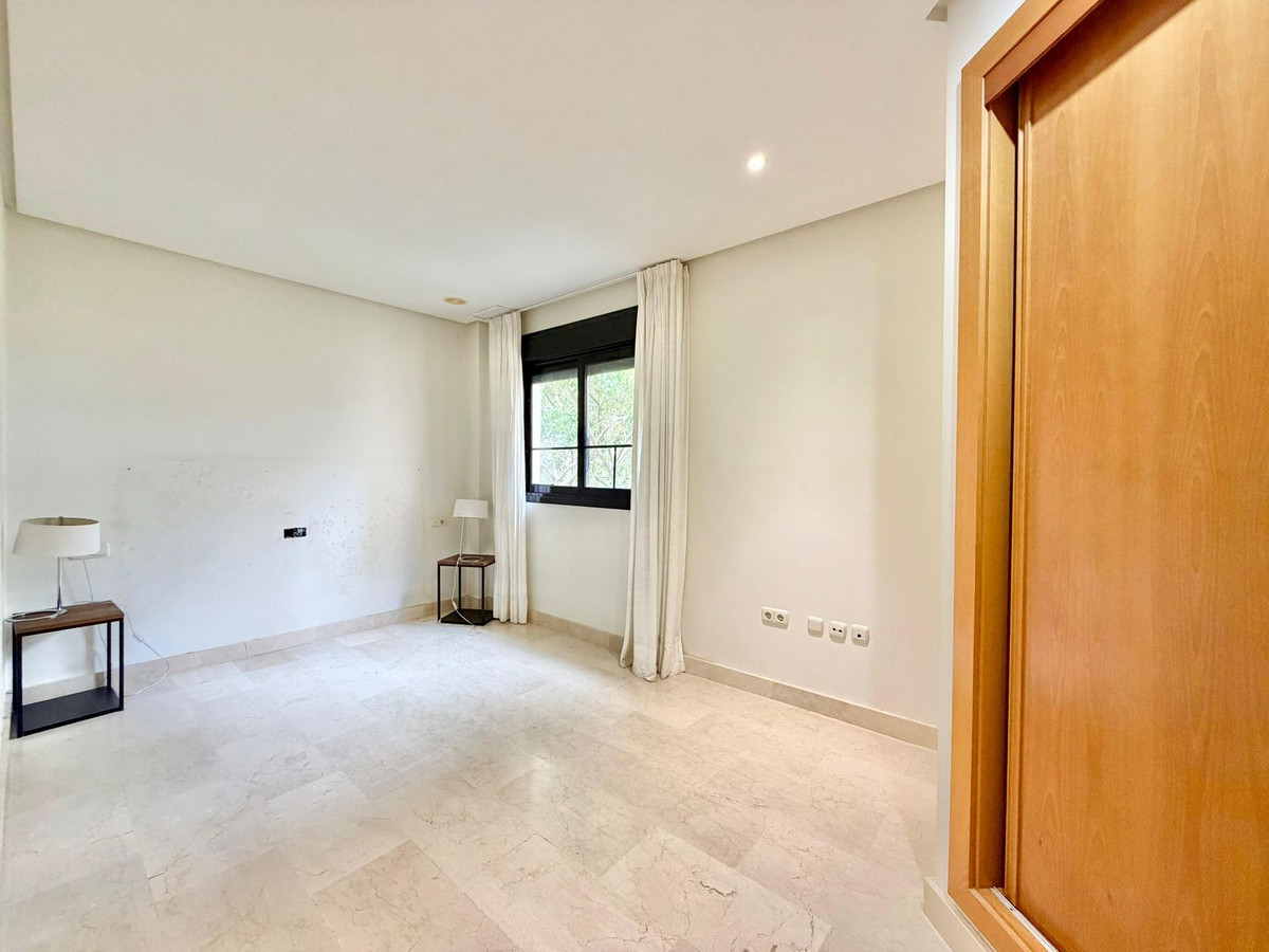 4 Bed Apartment for sale in Puerto Banús Costa Del Sol, Málaga, Spain
