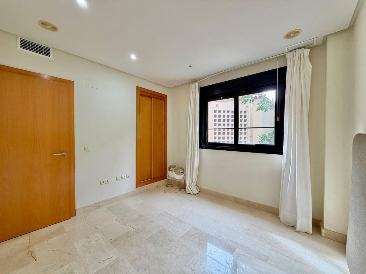 4 Bed Apartment for sale in Puerto Banús Costa Del Sol, Málaga, Spain