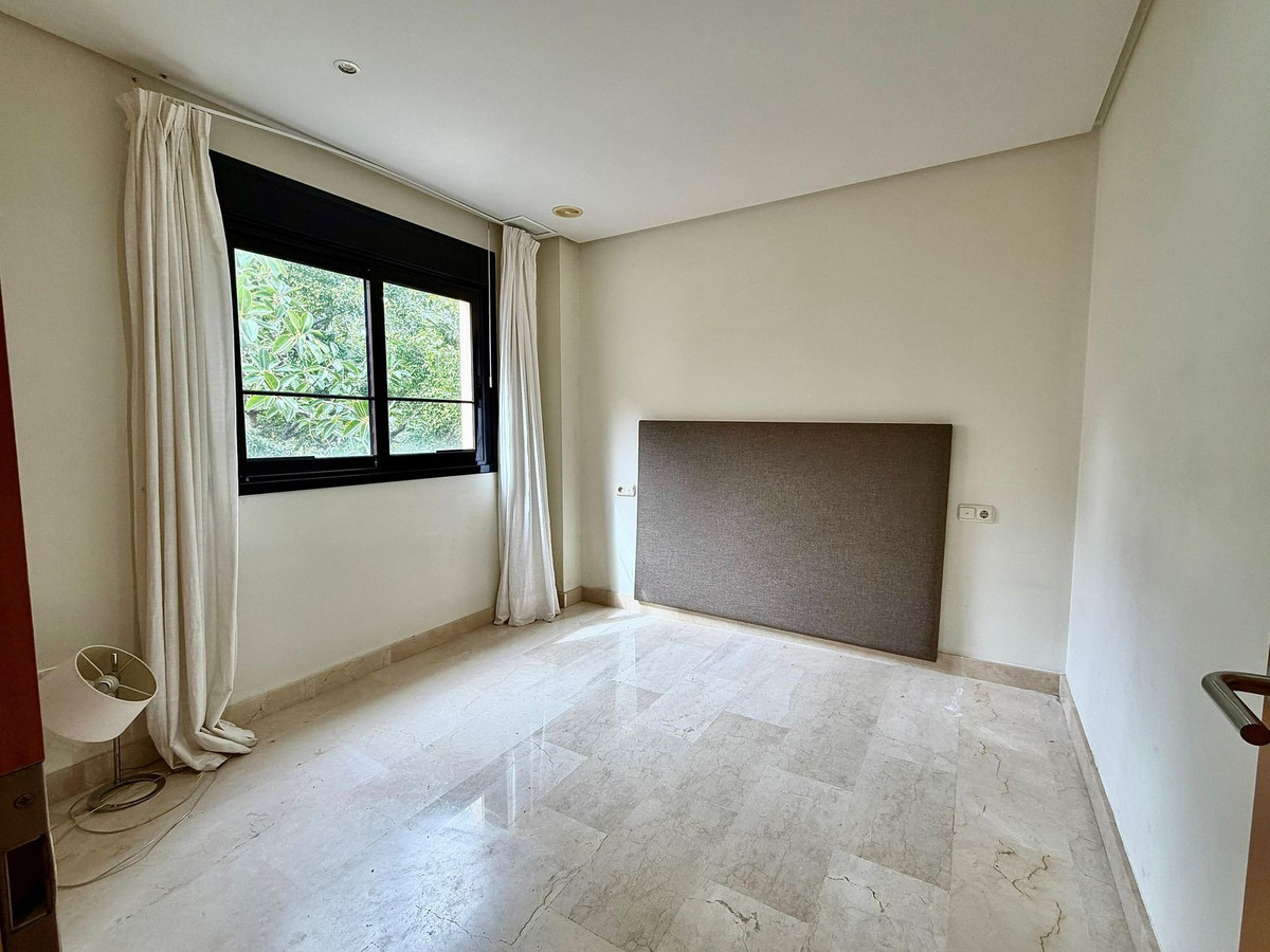 4 Bed Apartment for sale in Puerto Banús Costa Del Sol, Málaga, Spain