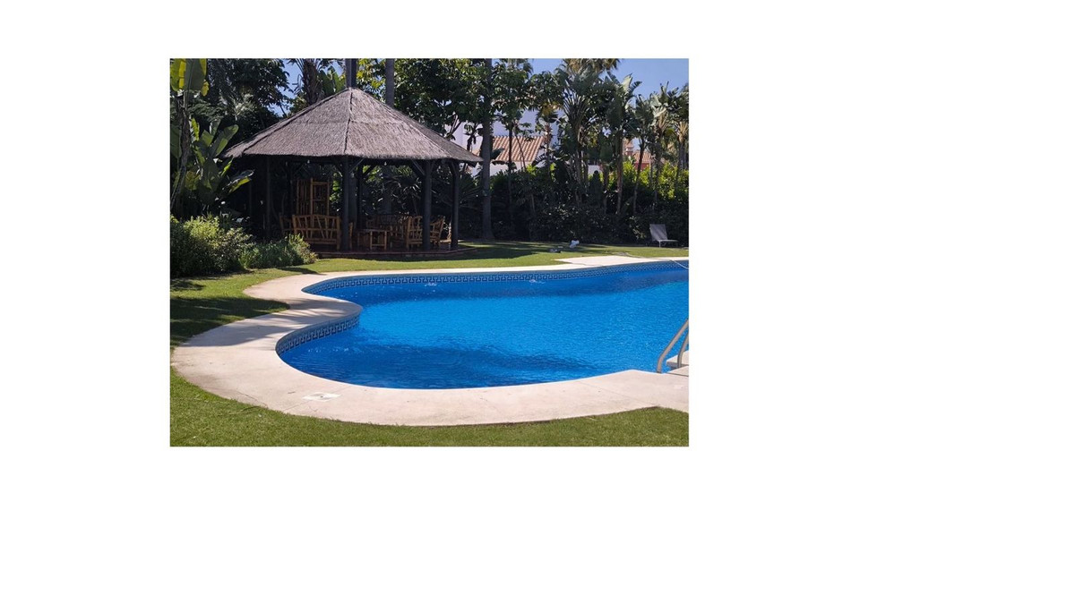 4 Bed Apartment for sale in Puerto Banús Costa Del Sol, Málaga, Spain