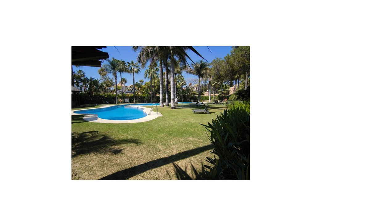 4 Bed Apartment for sale in Puerto Banús Costa Del Sol, Málaga, Spain