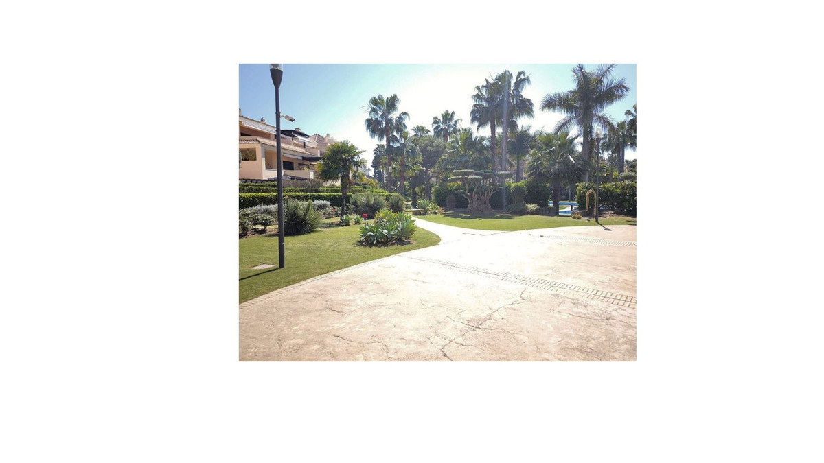 4 Bed Apartment for sale in Puerto Banús Costa Del Sol, Málaga, Spain