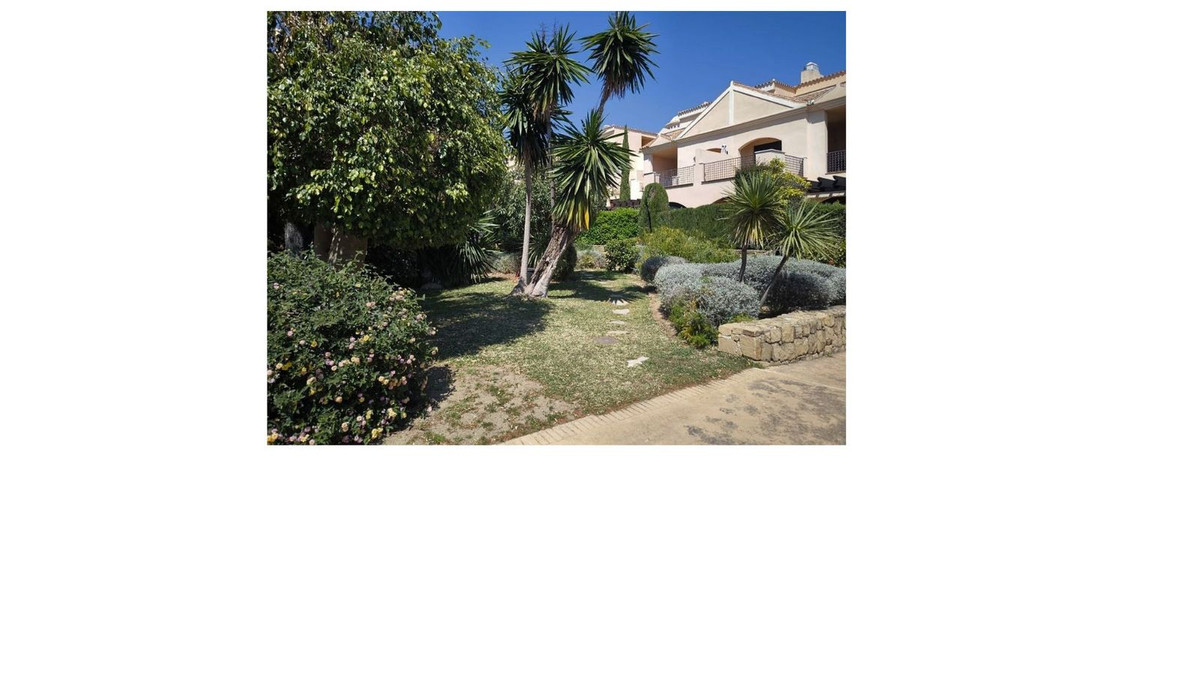 4 Bed Apartment for sale in Puerto Banús Costa Del Sol, Málaga, Spain