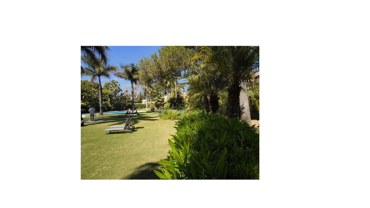 4 Bed Apartment for sale in Puerto Banús Costa Del Sol, Málaga, Spain