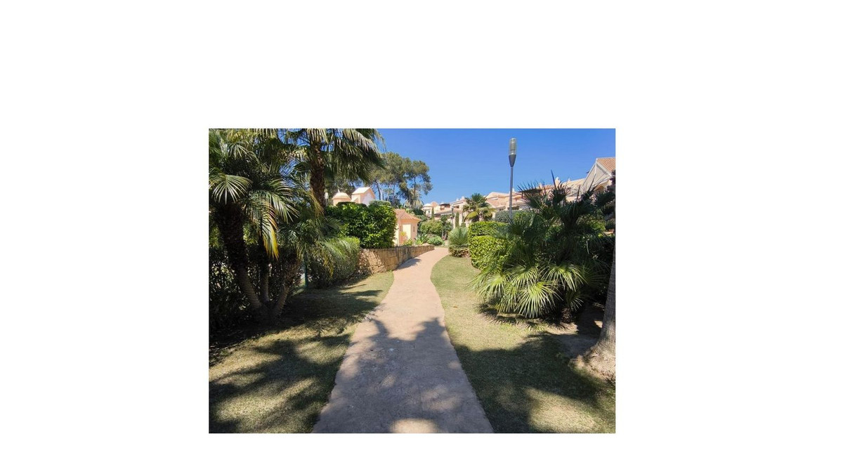 4 Bed Apartment for sale in Puerto Banús Costa Del Sol, Málaga, Spain