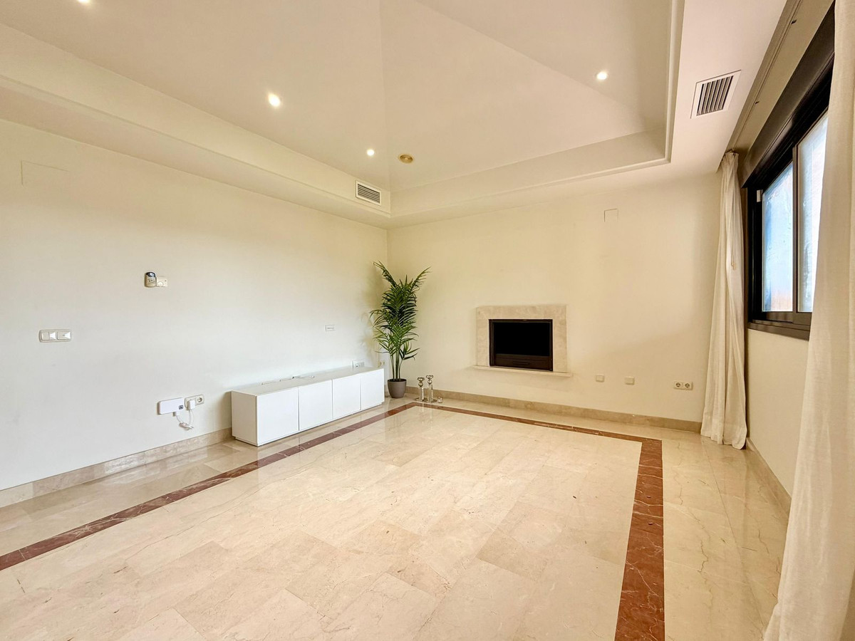 4 Bed Apartment for sale in Puerto Banús Costa Del Sol, Málaga, Spain