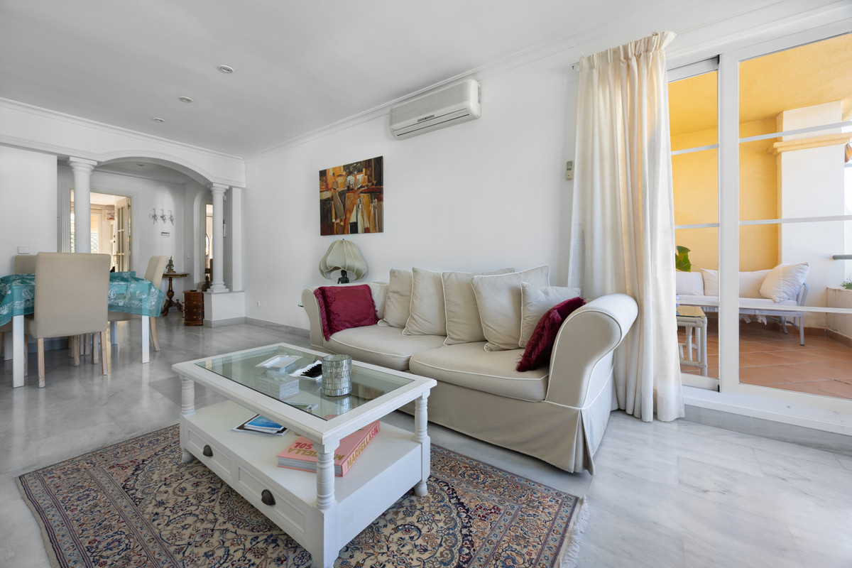 Se vende Apartamento Planta Media de 2 dormitorios en Costa Del Sol, Málaga, España