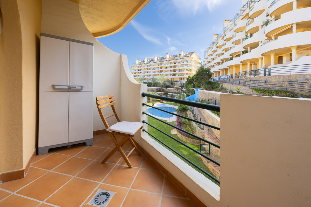 Se vende Apartamento Planta Media de 2 dormitorios en Costa Del Sol, Málaga, España
