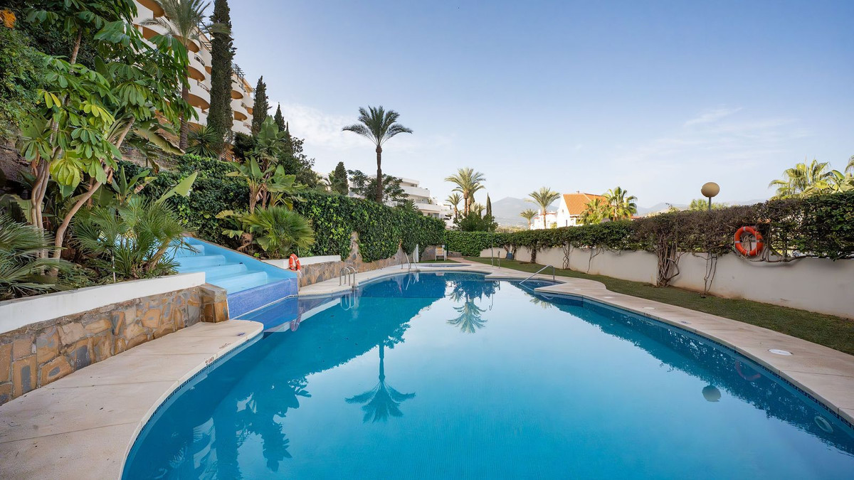 Se vende Apartamento Planta Media de 2 dormitorios en Costa Del Sol, Málaga, España