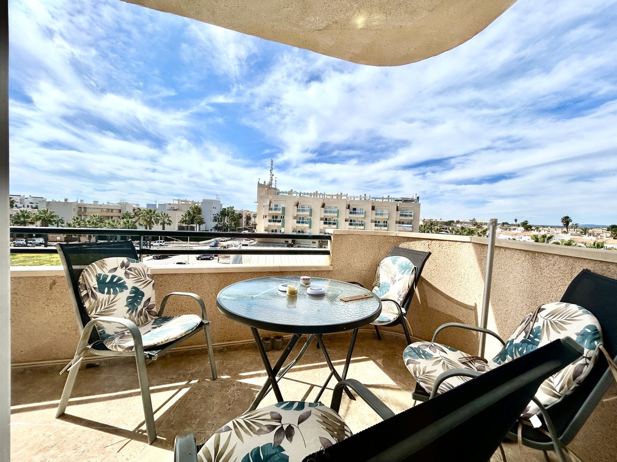 Se vende Apartamento en Planta Última de 2 dormitorios en Costa Blanca, Alicante, España