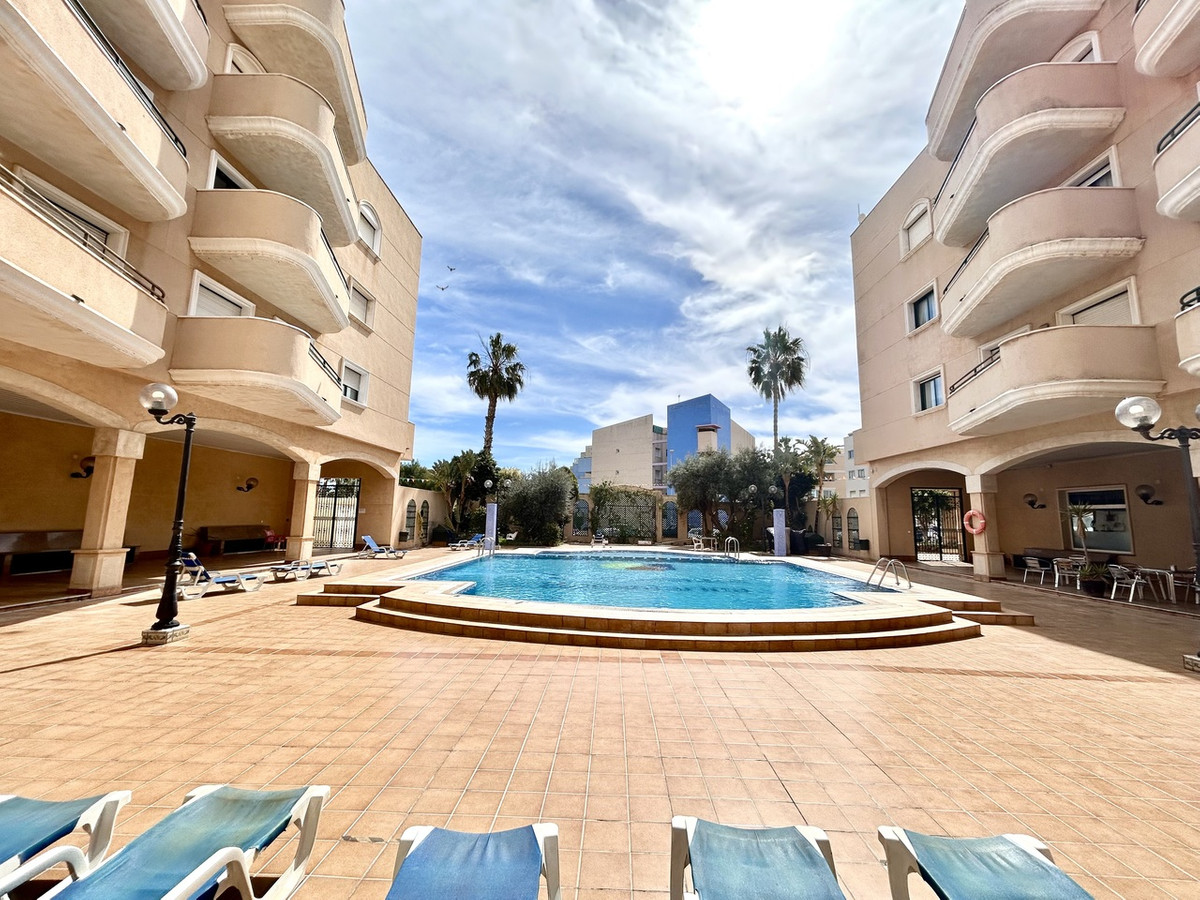 Se vende Apartamento en Planta Última de 2 dormitorios en Costa Blanca, Alicante, España
