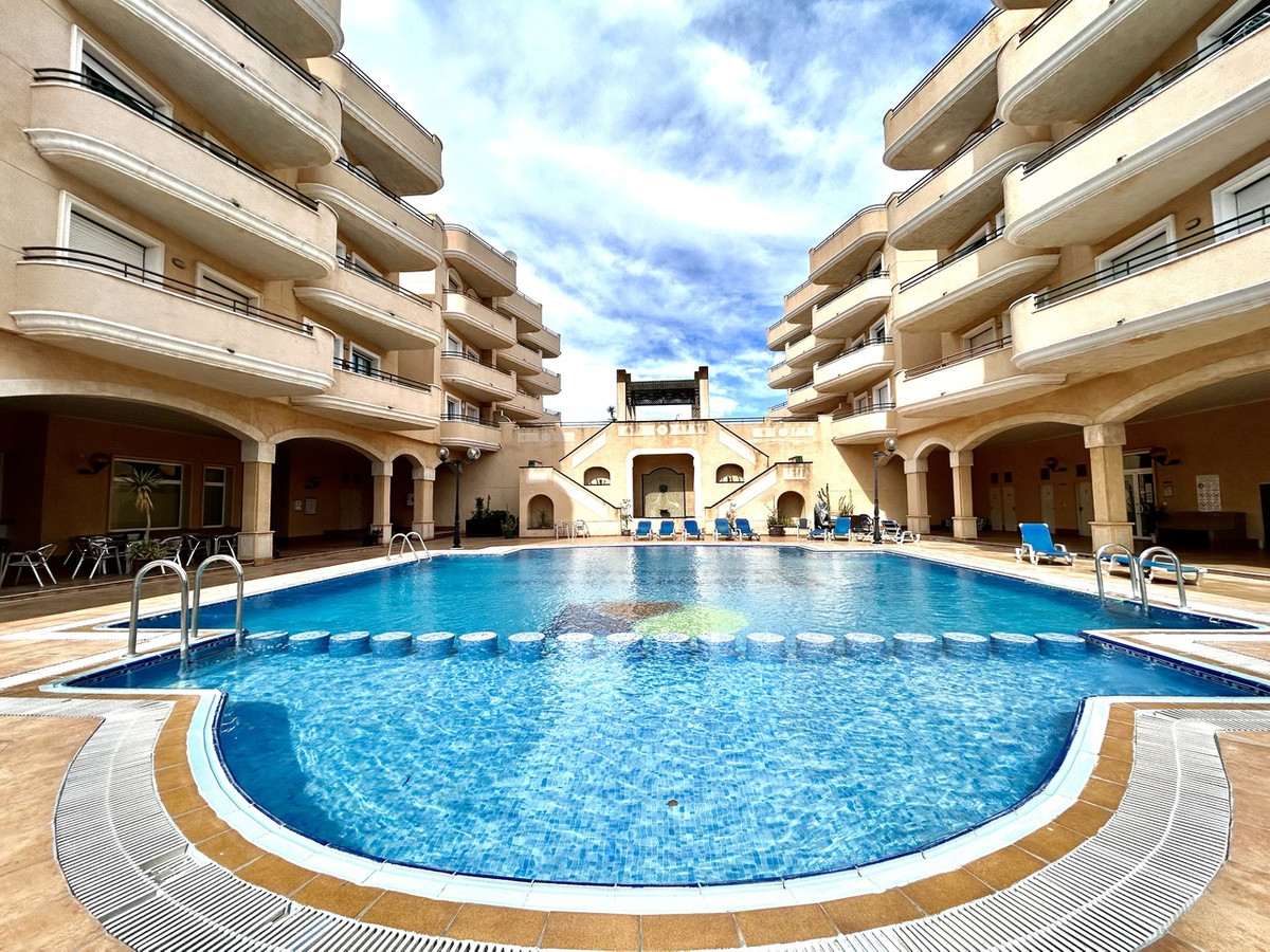 Se vende Apartamento en Planta Última de 2 dormitorios en Costa Blanca, Alicante, España