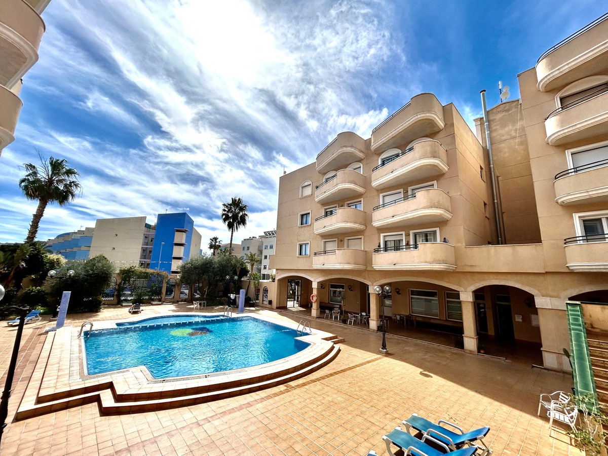 Se vende Apartamento en Planta Última de 2 dormitorios en Costa Blanca, Alicante, España
