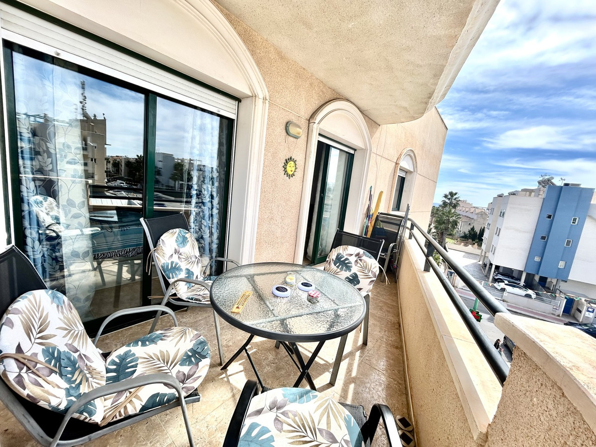 Se vende Apartamento en Planta Última de 2 dormitorios en Costa Blanca, Alicante, España