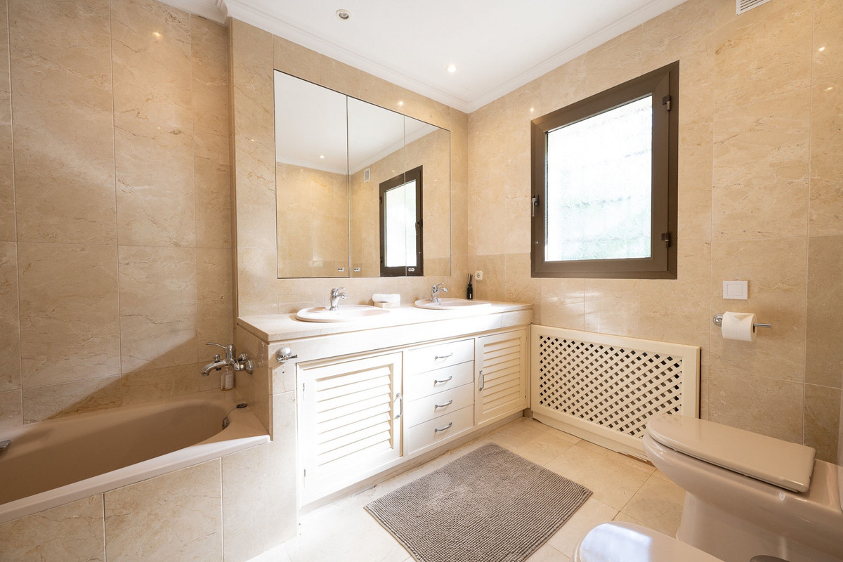 5 Bed Townhouse for sale in Marbella Costa Del Sol, Málaga, Spain
