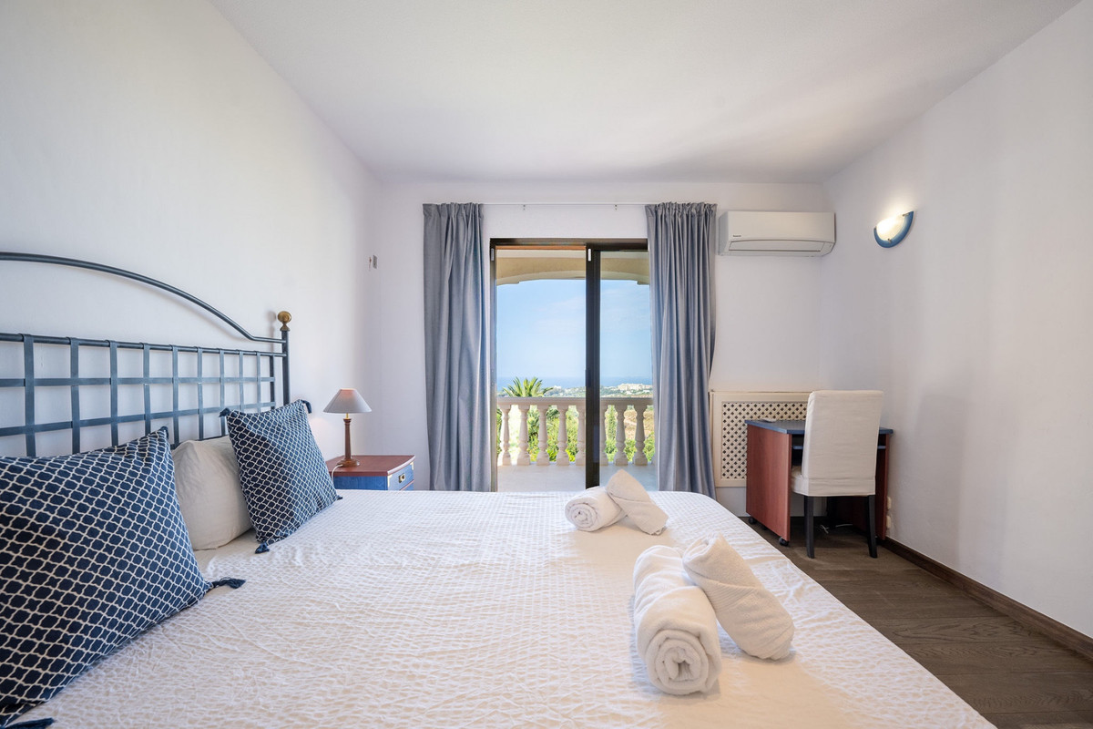 5 Bed Townhouse for sale in Marbella Costa Del Sol, Málaga, Spain