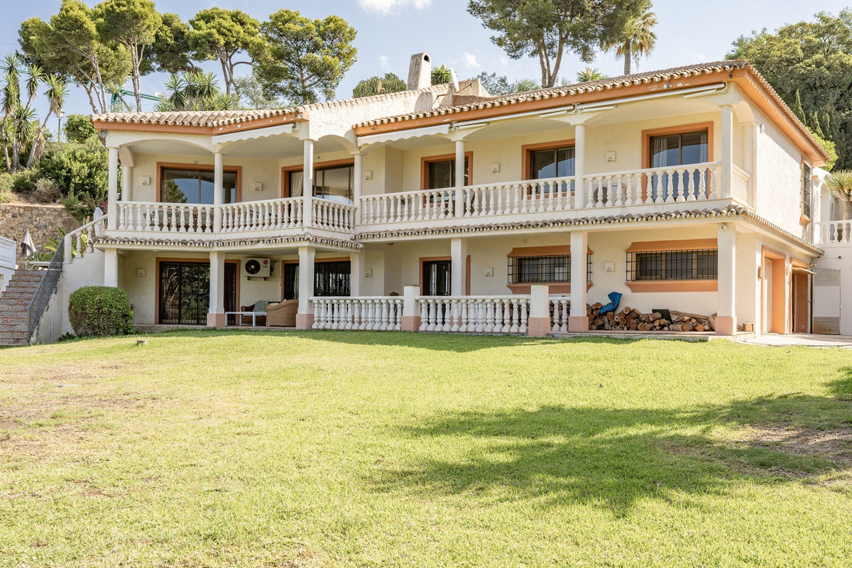 5 Bed Townhouse for sale in Marbella Costa Del Sol, Málaga, Spain