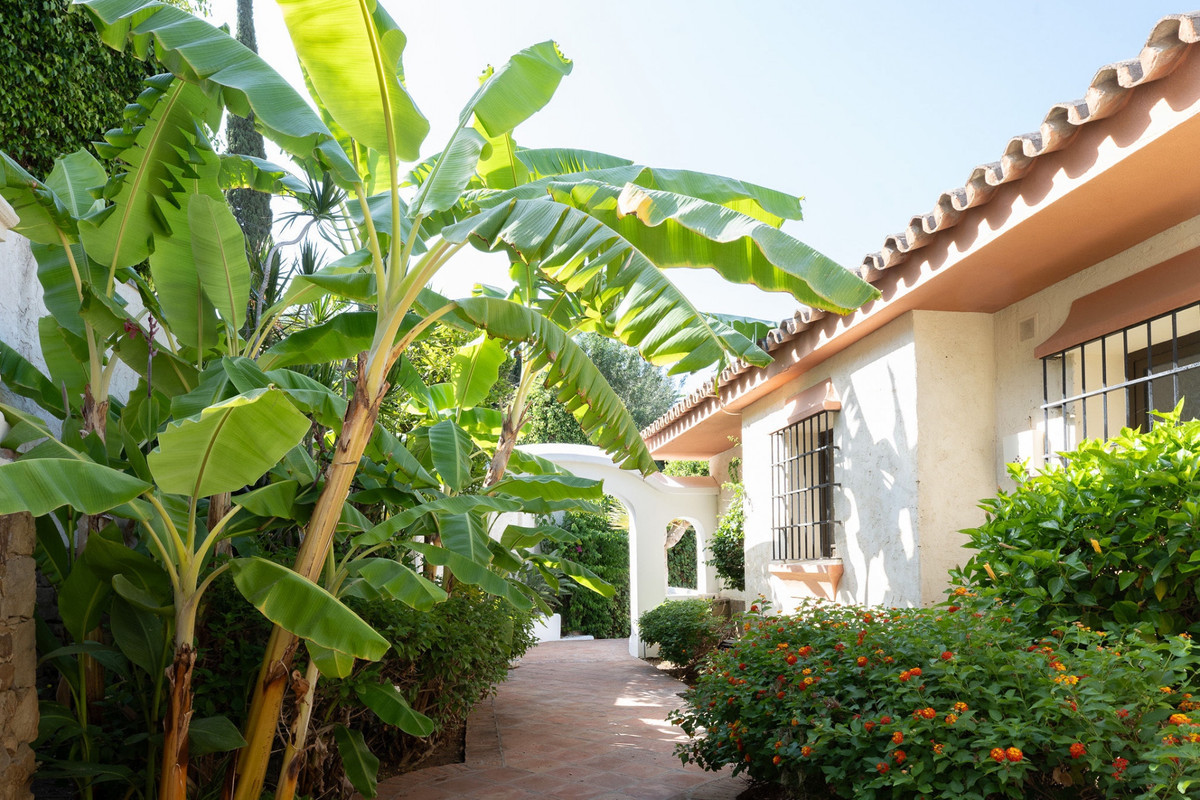 5 Bed Townhouse for sale in Marbella Costa Del Sol, Málaga, Spain