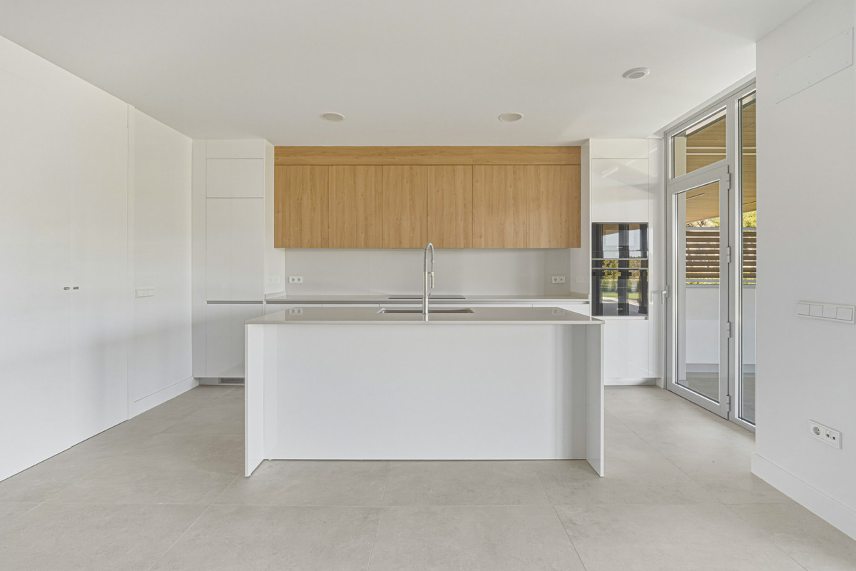 Se vende Apartamento Planta Baja de 4 dormitorios en Costa Del Sol, Málaga, España