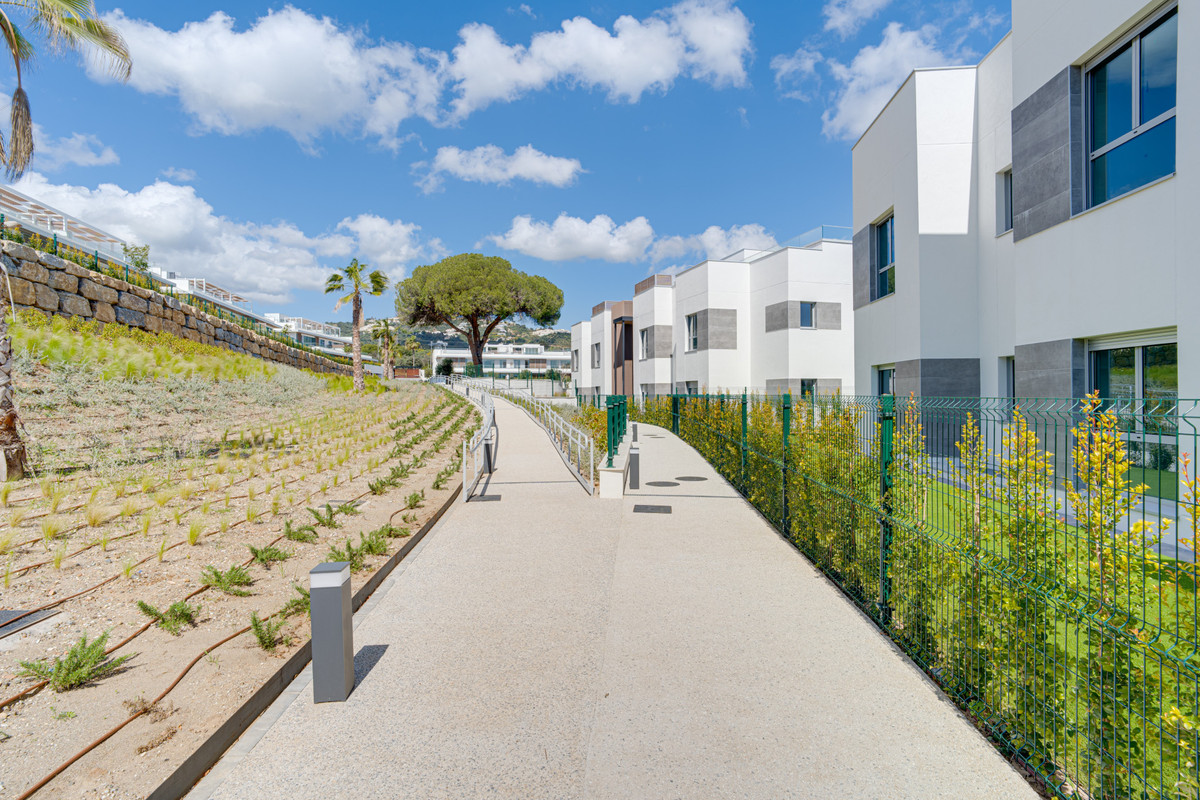 Se vende Apartamento Planta Baja de 4 dormitorios en Costa Del Sol, Málaga, España