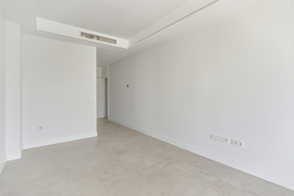 Se vende Apartamento Planta Baja de 4 dormitorios en Costa Del Sol, Málaga, España