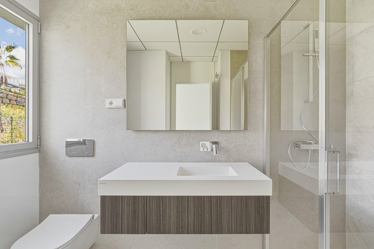 Se vende Apartamento Planta Baja de 4 dormitorios en Costa Del Sol, Málaga, España
