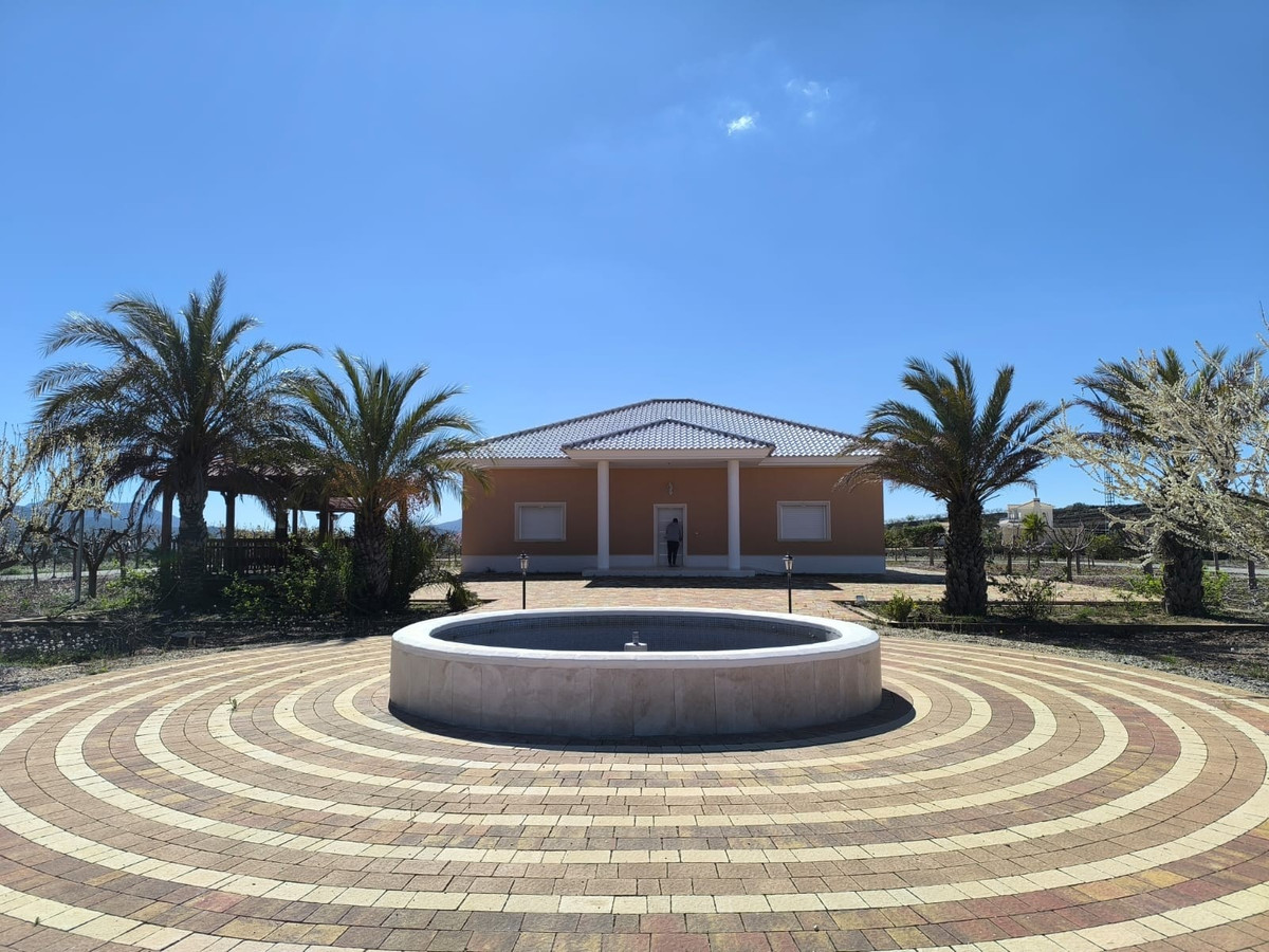 4 Bed Townhouse for sale in Pinoso Costa Blanca, Alicante, Spain