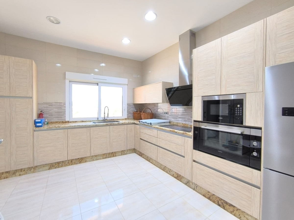 Se vende Villa - Chalet de 4 dormitorios en Costa Blanca, Alicante, España