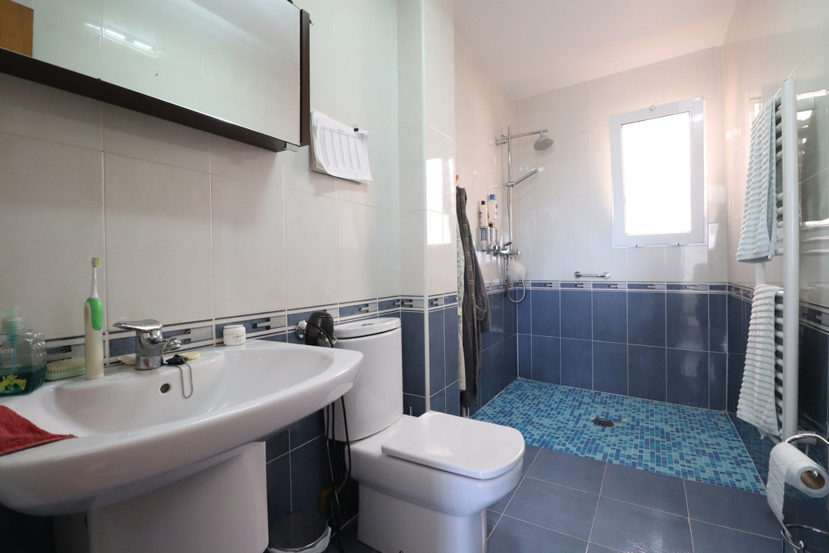 Se vende Apartamento en Planta Última de 3 dormitorios en Costa Blanca, Alicante, España