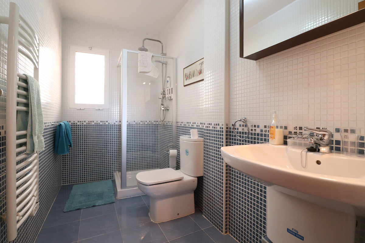 Se vende Apartamento en Planta Última de 3 dormitorios en Costa Blanca, Alicante, España