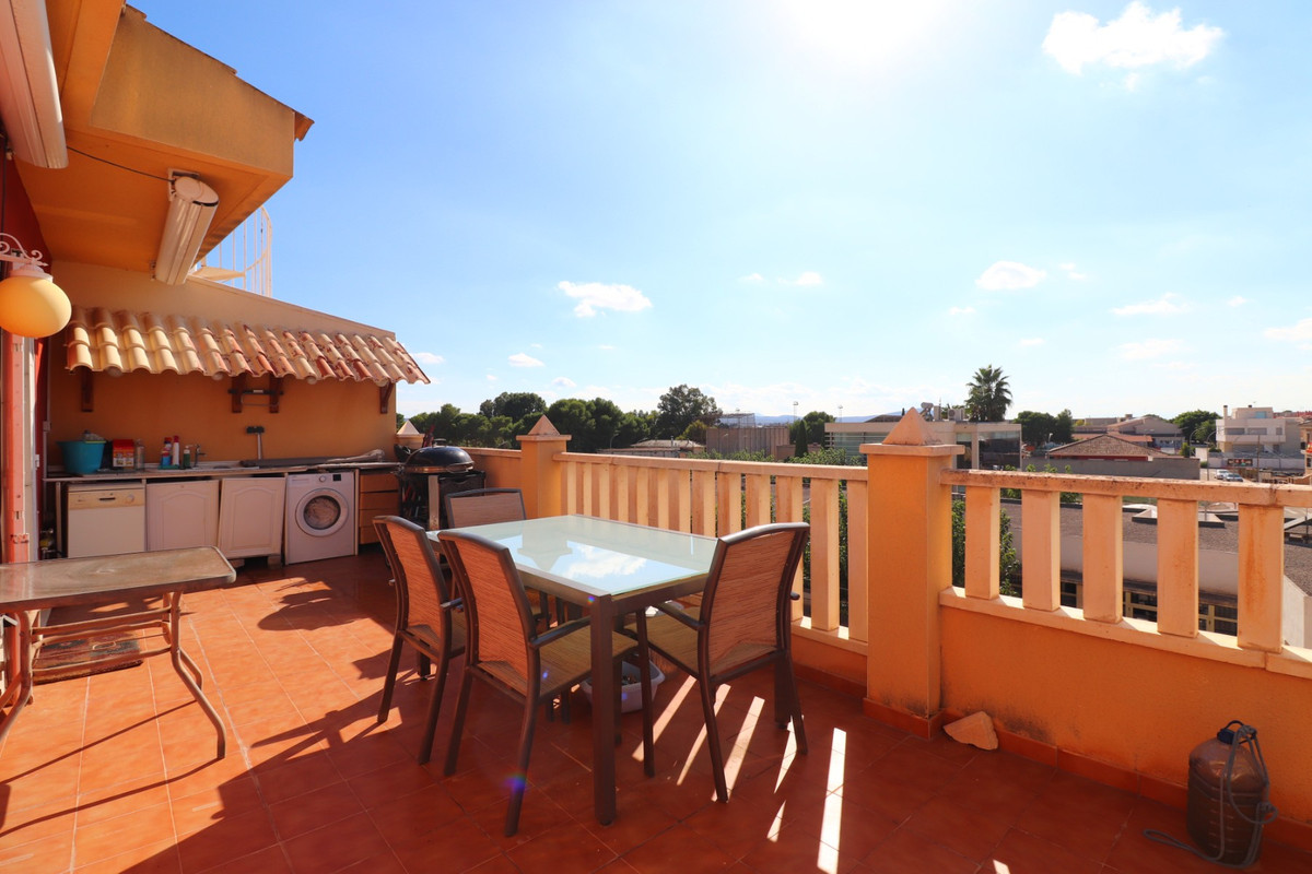 Se vende Apartamento en Planta Última de 3 dormitorios en Costa Blanca, Alicante, España