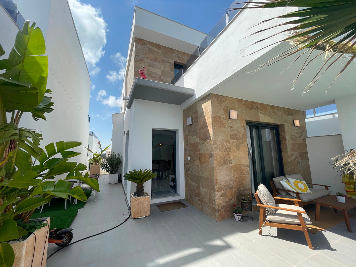 Se vende Villa - Chalet de 3 dormitorios en Costa Blanca, Alicante, España