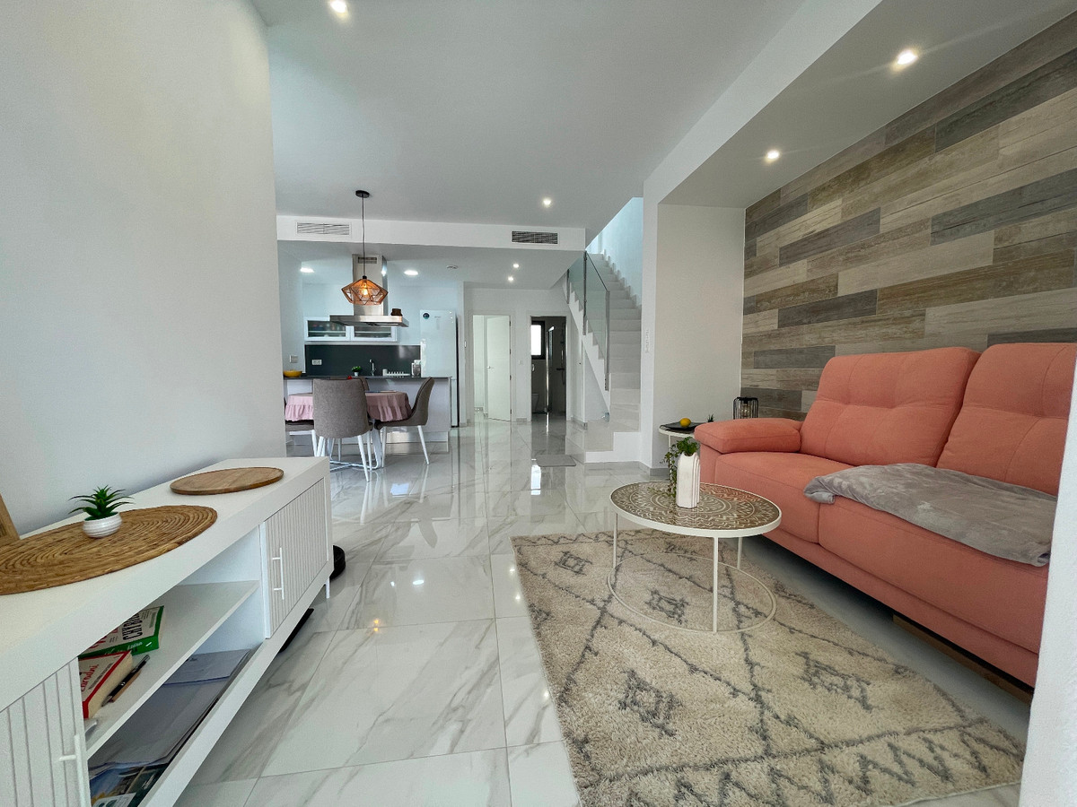 Se vende Villa - Chalet de 3 dormitorios en Costa Blanca, Alicante, España