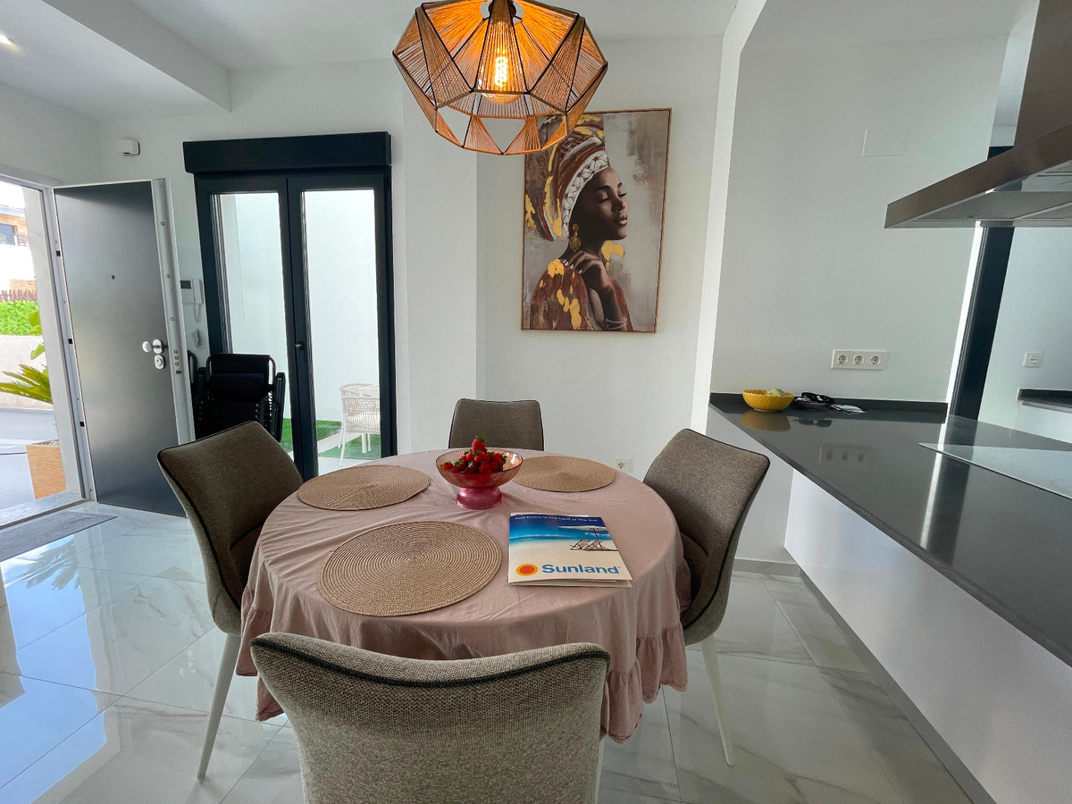 Se vende Villa - Chalet de 3 dormitorios en Costa Blanca, Alicante, España