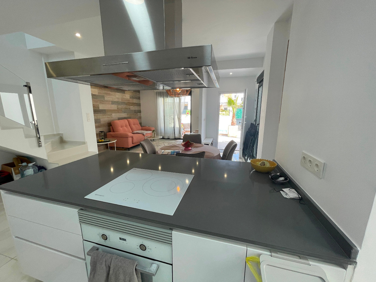 Se vende Villa - Chalet de 3 dormitorios en Costa Blanca, Alicante, España