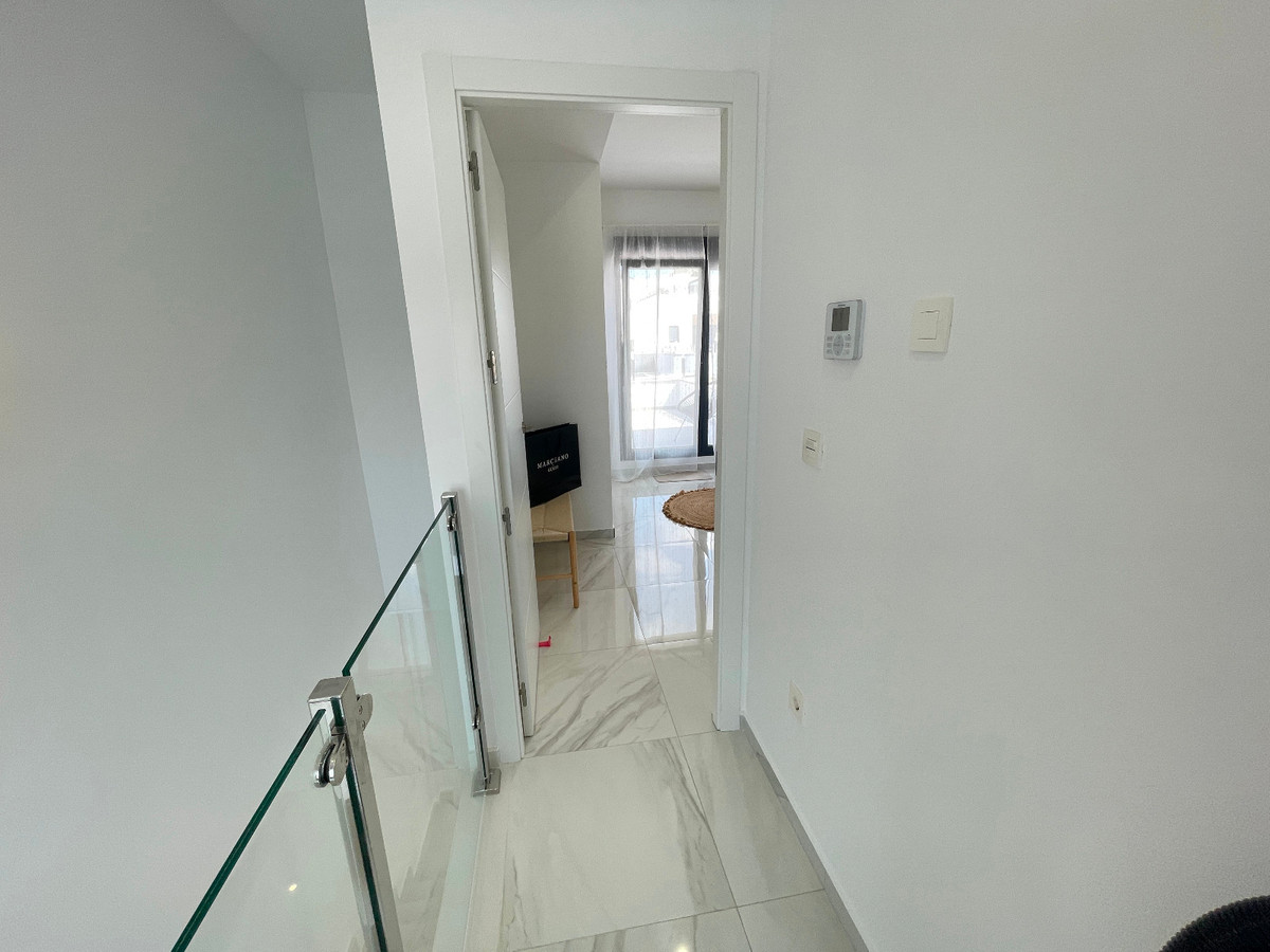 Se vende Villa - Chalet de 3 dormitorios en Costa Blanca, Alicante, España