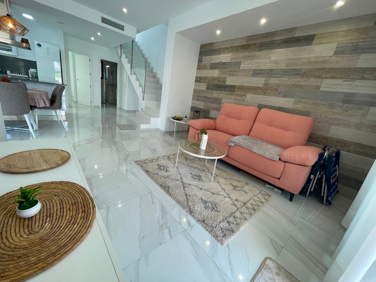 Se vende Villa - Chalet de 3 dormitorios en Costa Blanca, Alicante, España