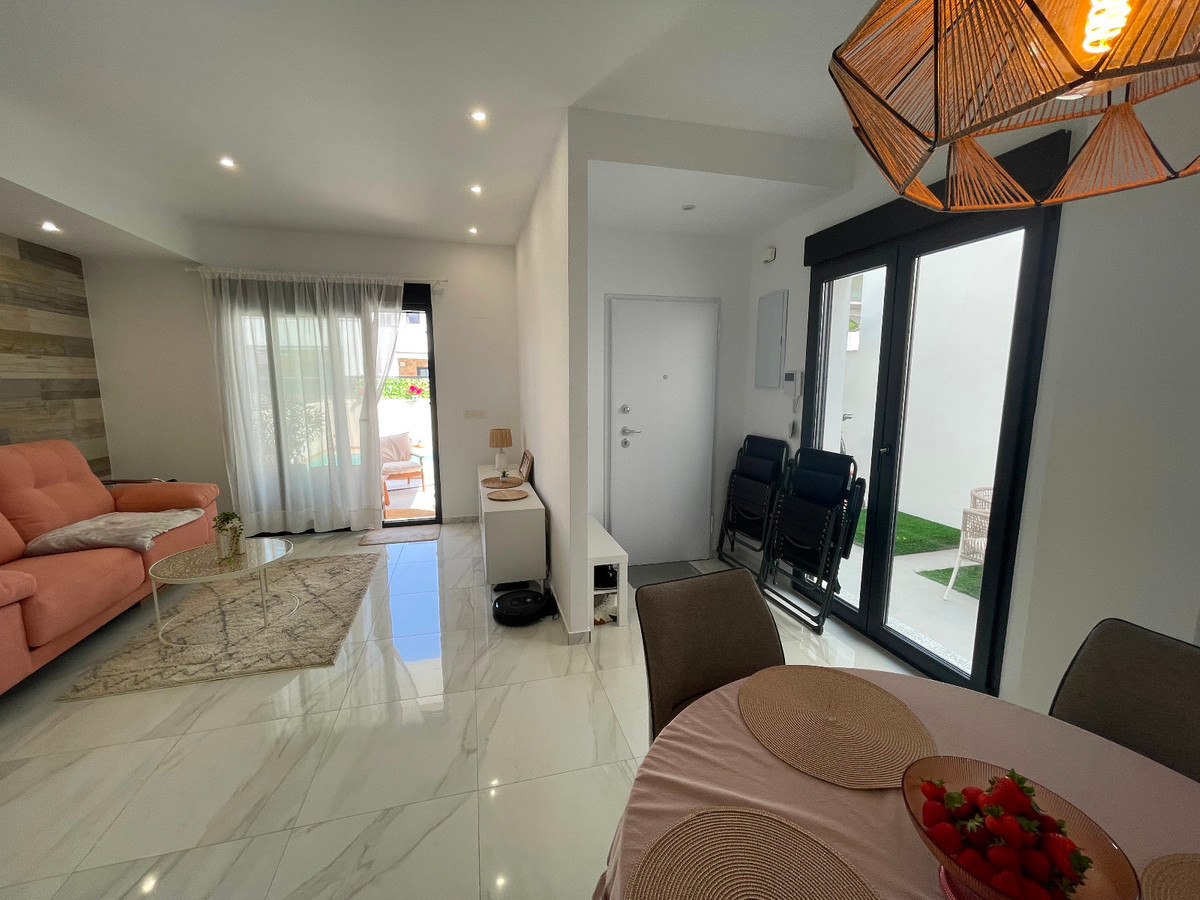 Se vende Villa - Chalet de 3 dormitorios en Costa Blanca, Alicante, España