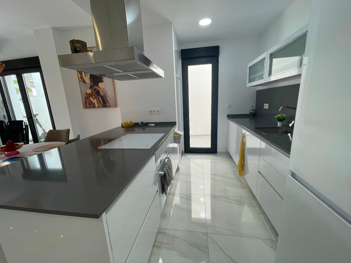 Se vende Villa - Chalet de 3 dormitorios en Costa Blanca, Alicante, España