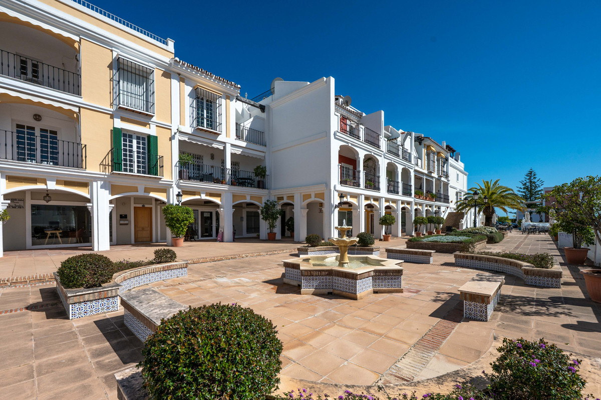 3 Bed Townhouse for sale in Nueva Andalucía Costa Del Sol, Málaga, Spain