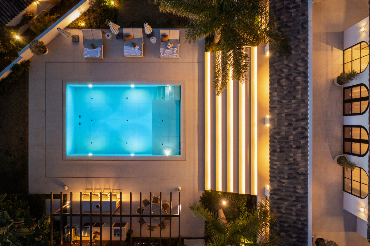 Se vende Villa - Chalet de 6 dormitorios en Costa Del Sol, Málaga, España
